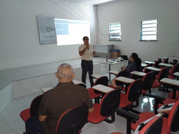 Curso de Comunica&ccedil;&atilde;o N&atilde;o Violenta e Media&ccedil;&atilde;o de Conflitos &eacute; realizado pela SSP-PI em Floriano(Imagem:FlorianoNews)
