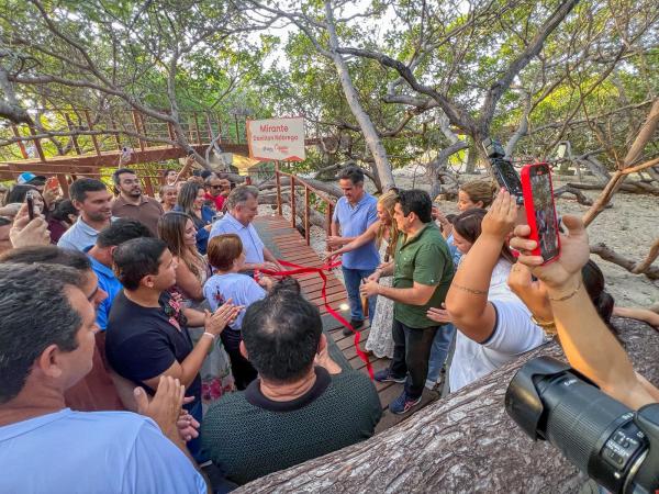 Mirante de Cajueiro da Praia, nova atra&ccedil;&atilde;o tur&iacute;stica, &eacute; inaugurado por Ciro Nogueira.(Imagem:Ascom)