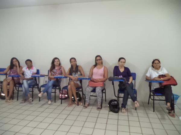 Acad&ecirc;micos do curso de Pedagogia da UESPI participam de palestra em Floriano.(Imagem:FlorianoNews)
