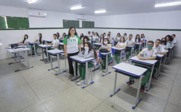 Seduc institui programa de formação continuada para professores de matemática, português e física