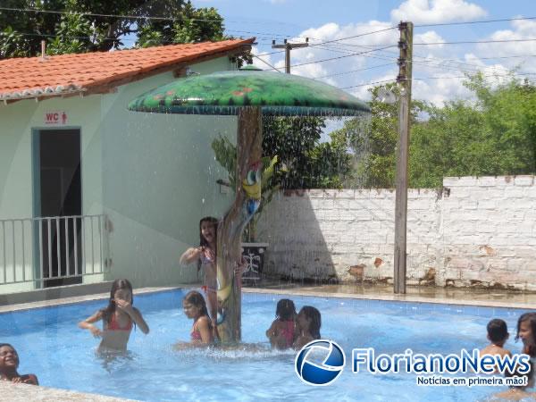 Docentes da rede privada comemoraram o Dia do Professor em manh&atilde; de lazer.(Imagem:FlorianoNews)