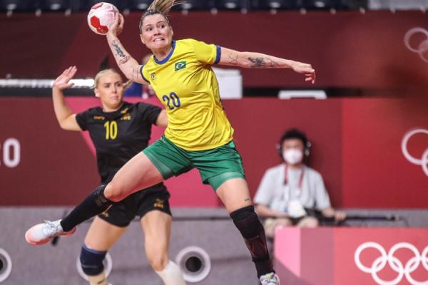 Brasil perde da Suécia no handebol feminino e decide classificação com a França