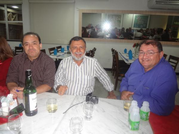 Jantar marca noite em homenagem a aposentadoria do promotor Charlie Chan