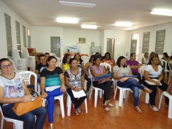 Encontro discute matrículas no EJA e Programa Brasil Alfabetizado em Floriano