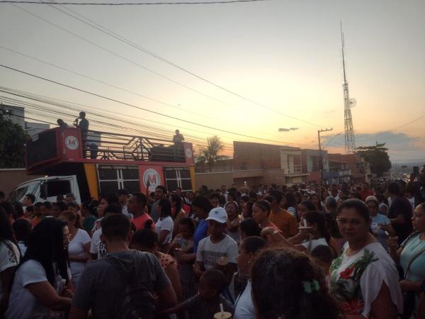 Prociss&atilde;o de encerramento dos festejos de Nossa Senhora da Guia re&uacute;ne fi&eacute;is em Floriano.(Imagem:FlorianoNews)