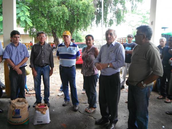 Pequenos produtores rurais de Floriano recebem sementes de milho e feij&atilde;o.(Imagem:FlorianoNews)