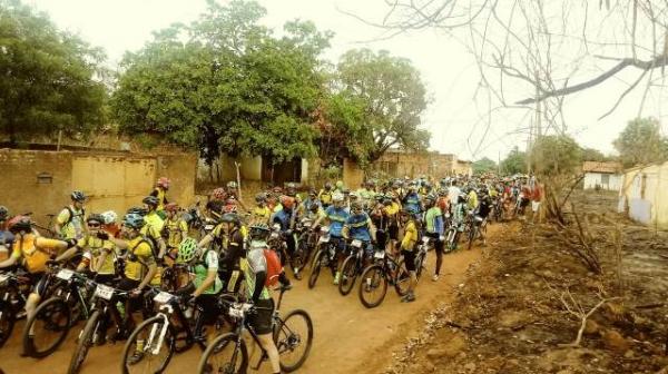 Ciclistas participam do campeonato Floriano Ride 2018