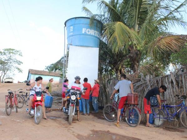 Moradores pagam R$ 5 por frete de água em Cocal