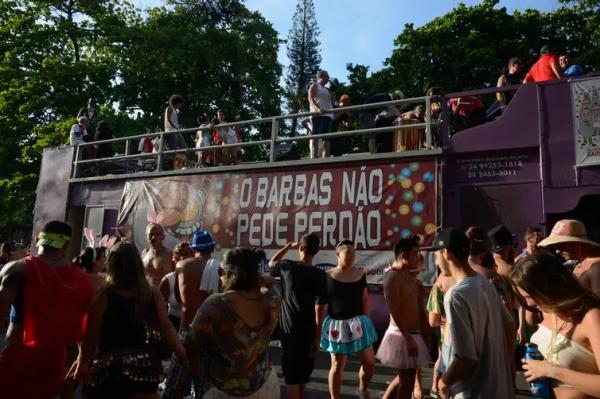 Foli&otilde;es curtem o carnaval no Bloco dos Barbas, em Botafogo, em 2018.(Imagem:Fernando Fraz&atilde;o/Arquivo Ag&ecirc;ncia Brasil)