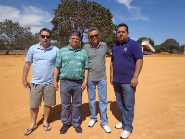 Deputado Gustavo Neiva visitou obras da Feira Agropecu&aacute;ria de Floriano.(Imagem:FlorianoNews)