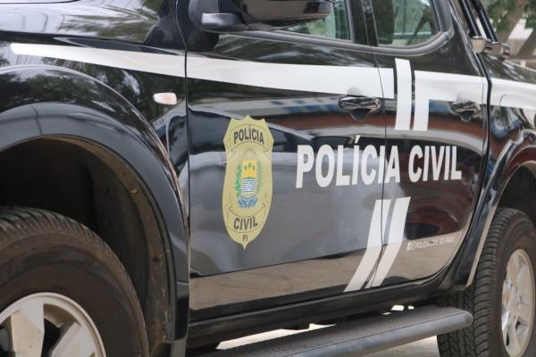 Um eletricista que estava na região, isolou o fio, o que naturalmente eliminou o fogo. Além da PM, a Polícia Civil e um médico legista estiveram no local para a realização dos pro(Imagem:Reprodução)