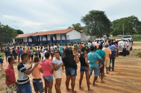 Prefeitura de Floriano entrega 4 mil cestas b&aacute;sicas nas zonas rural e urbana.(Imagem:SECOM)