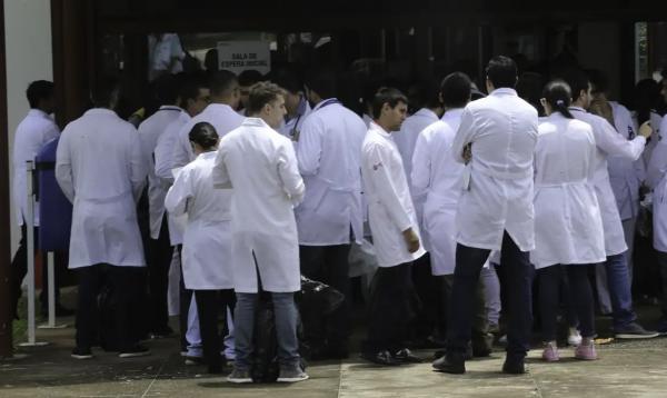 Taxa de R$ 330 deve ser pagar até dia 17.(Imagem:Fabio Rodrigues Pozzebom/Agência Brasil)