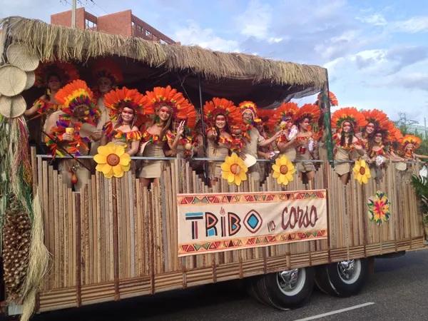  Caminh&atilde;o da Tribo do Corso &eacute; o campe&atilde;o do Corso 2014.(Imagem:Gilcilene Ara&uacute;jo/G1 )
