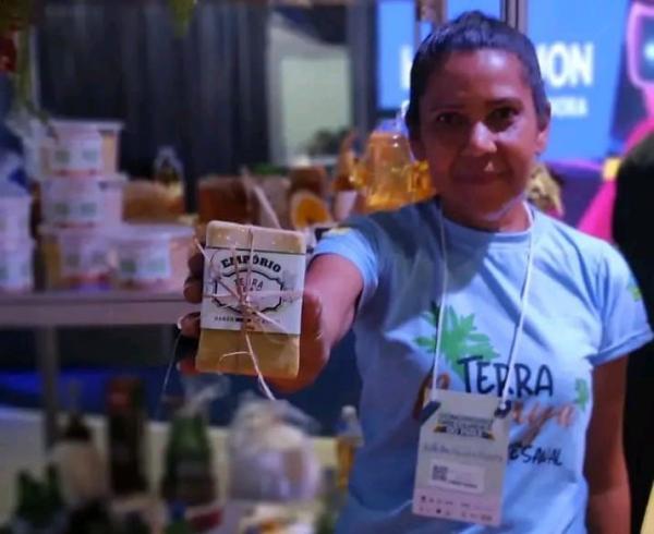 Luzilene Soares comemora os tr&ecirc;s anos da sua marca de sab&atilde;o artesanal.(Imagem:Divulga&ccedil;&atilde;o)