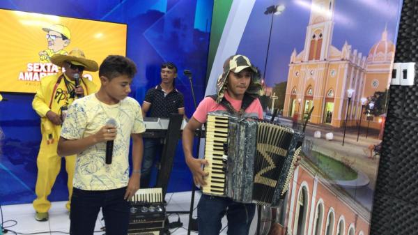 Calouros do Projeto Amarelinho se apresentam em programa da TV Tropical de Bar&atilde;o de Graja&uacute; (Imagem:FlorianoNews)
