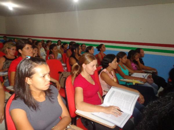 Bar&atilde;o de Graja&uacute; realiza 1&ordf; Forma&ccedil;&atilde;o de professores do PNAIC.(Imagem:FlorianoNews)