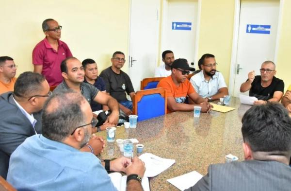 Vereadores de Floriano se re&uacute;nem com representantes da Associa&ccedil;&atilde;o dos Vigias para tratar de demandas(Imagem:Reprodu&ccedil;&atilde;o/Instagram )