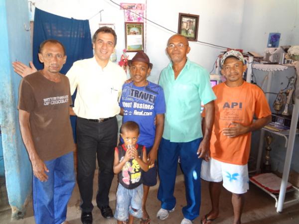  Autoridades pol&iacute;ticas participam de almo&ccedil;o na localidade Pequi.(Imagem:FlorianoNews)