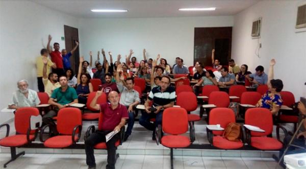 Professores da UFPI decidem sobre greve no próximo dia 16