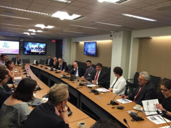 Governador trata de investimentos para o Piau&iacute; junto ao Banco Mundial, em Washington.(Imagem:CCom)