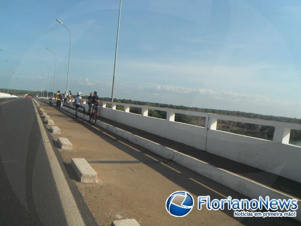 Mulher se joga da ponte sobre o rio Parna&iacute;ba em Floriano.(Imagem:FlorianoNews)