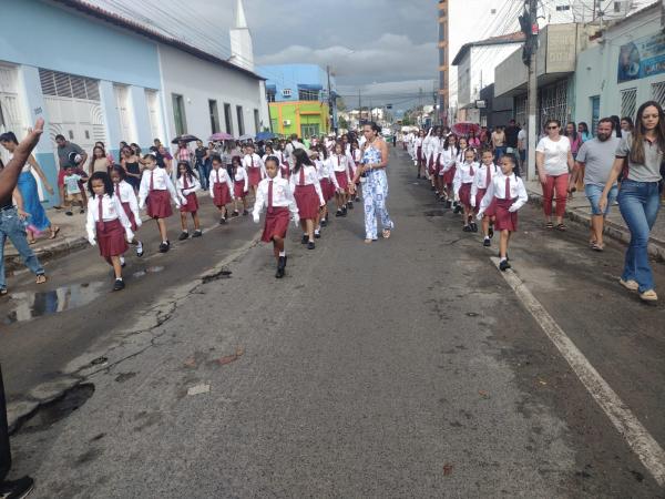 Ginásio Primeiro de Maio celebra 68 anos com desfile marcante pelas ruas de Floriano(Imagem:FlorianoNews)