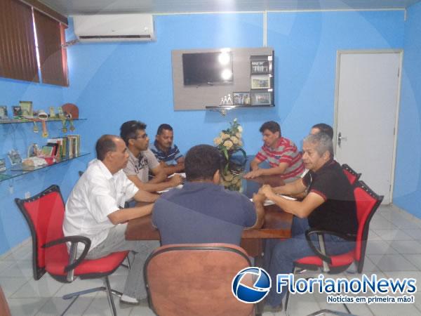 A Prefeitura de Bar&atilde;o de Graja&uacute; e CAEMA realizam reuni&atilde;o para resolver o problema da &aacute;gua.(Imagem:FlorianoNews)
