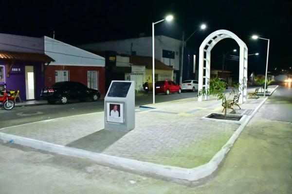Vereadores participam da inaugura&ccedil;&atilde;o do Largo Raimundo Marreiros, bairro Ibiapaba de Floriano(Imagem:CMF)