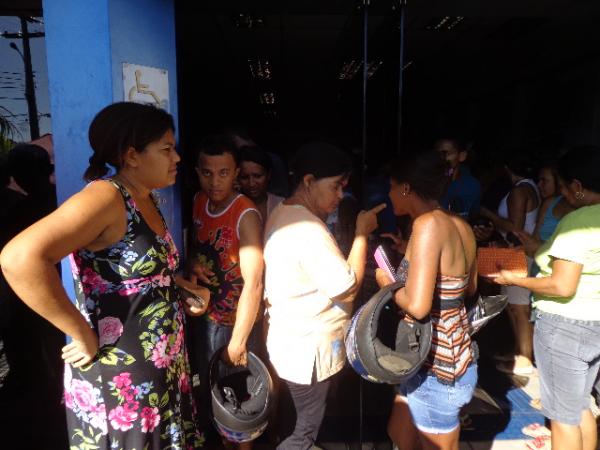 Falso boato sobre Bolsa Família causou tumulto em Floriano.(Imagem:FlorianoNews)