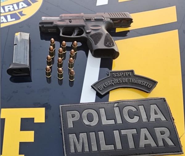 Polícia Militar e PRF apreendem arma de fogo durante ação contra ?racha? na BR-343, em Floriano(Imagem:Reprodução/Instagram)