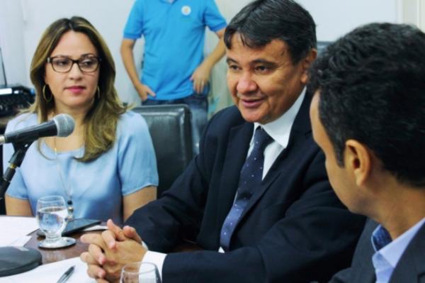 Gestores participam de reun&atilde;o preparat&oacute;ria para o Festival da Uva em S&atilde;o Jo&atilde;o do Piau&iacute;.(Imagem:Jorge Henrique Bastos)