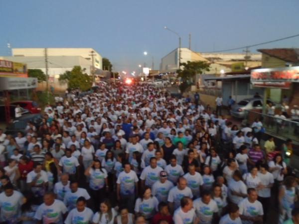 Caminhada pela Paz leva centenas de pessoas às ruas de Floriano