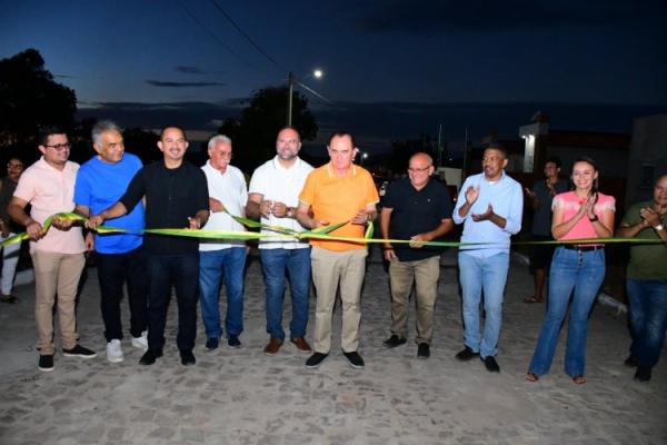 128 anos: Prefeitura de Floriano entrega quatro ruas pavimentadas no bairro Alto da Cruz.(Imagem:Secom)