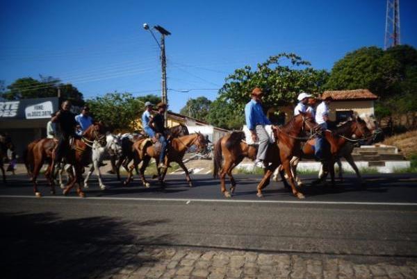 Vaqueiros participam de tradicional cavalgada nos festejos de S&atilde;o Pedro de Alc&acirc;ntara.(Imagem:FlorianoNews)