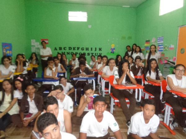 Escola Pequeno Pr&iacute;ncipe recebe representante da Editora Sophos.(Imagem:FlorianoNews)