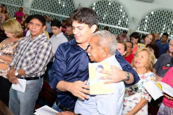 Enéas Maia comemora aniversário com amigos em Missa.(Imagem:Jaquelina Nascimento)