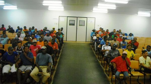 Reuni&atilde;o sobre a privatiza&ccedil;&atilde;o da limpeza na cidade de Floriano.(Imagem:FlorianoNews)