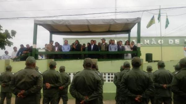 Secret&aacute;rio de seguran&ccedil;a participa de formatura geral em Floriano.(Imagem:FlorianoNews)