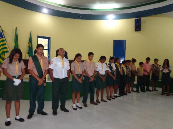 Igreja Adventista apresenta grupo de 'Desbravadores' para autoridades florianenses