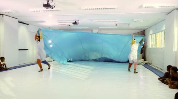 Crian&ccedil;as ficam encantadas com espet&aacute;culo do Palco Girat&oacute;rio em Floriano.(Imagem:FlorianoNews)