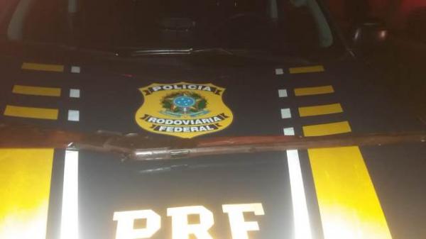 PRF recupera ve&iacute;culo roubado com arma longa em seu interior em Floriano.(Imagem:PRF )
