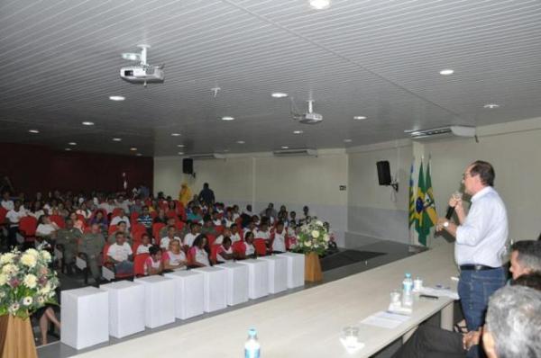 Floriano sedia abertura da Semana Estadual de Pol&iacute;ticas sobre Drogas.(Imagem:SECOM)
