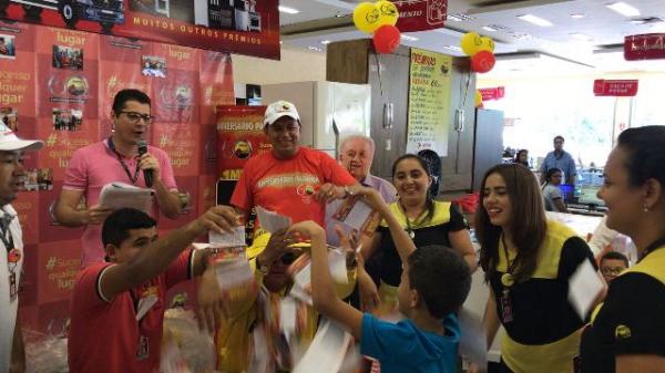 3&deg; sorteio da campanha de aniversario &eacute; realizado no Armaz&eacute;m Para&iacute;ba de Floriano.(Imagem:FlorianoNews)