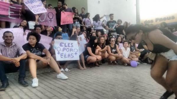 Protesto contra Bolsonaro re&uacute;ne manifestantes em Floriano (Imagem:Reprodu&ccedil;&atilde;o/Whats App)