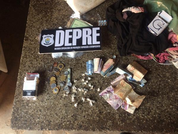 Pol&iacute;cia prende filha que teria herdado boca de fumo da m&atilde;e.(Imagem:Cidade Verde)