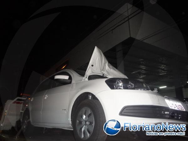 Tombamento de bitrem provoca engavetamento de tr&ecirc;s ve&iacute;culos na BR-343.(Imagem:FlorianoNews)