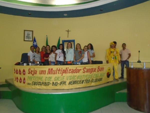 Estudantes e bolsistas do Pibid desenvolvem projeto de doa&ccedil;&atilde;o de sangue em Floriano.(Imagem:FlorianoNews)