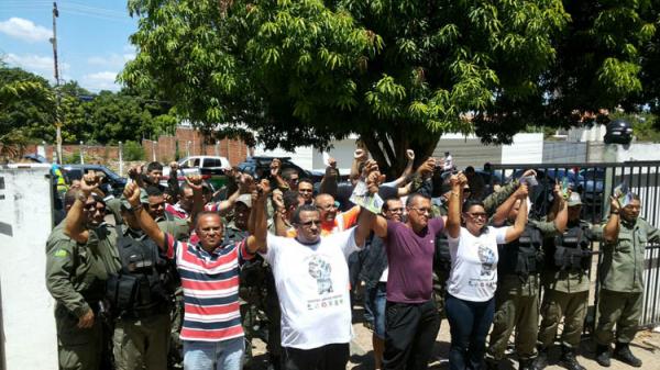 Batalhões aderem o movimento