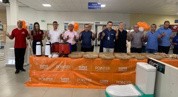 JJ Batista Home Center celebra quatro anos com café da manhã especial para funcionários e clientes